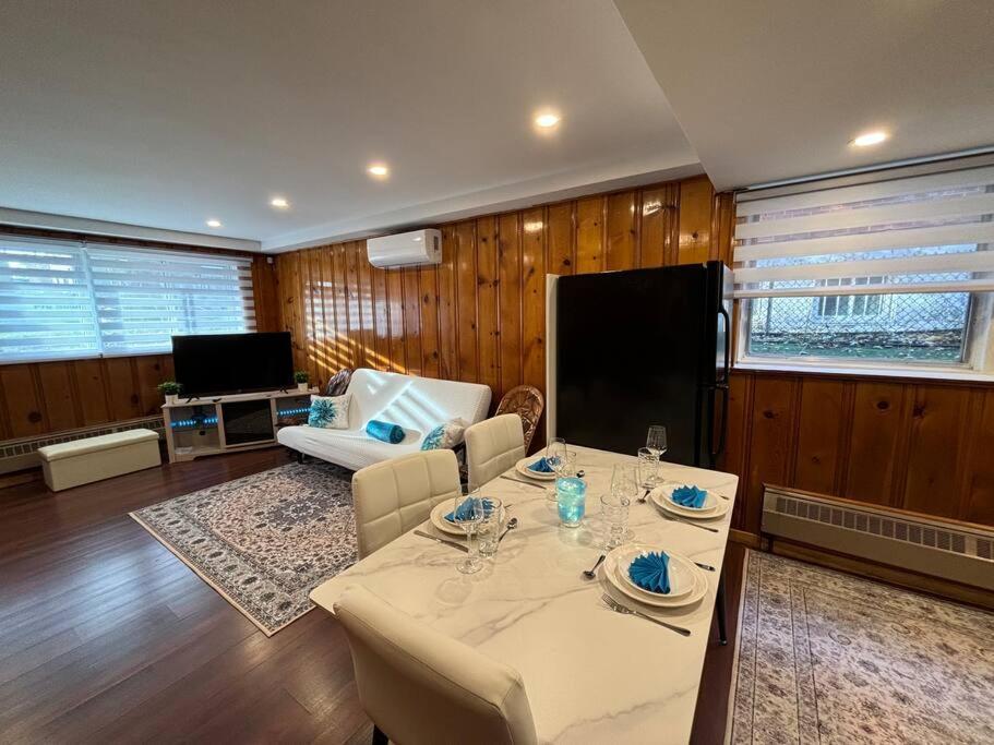 Cozy Spacious Work Friendly Lotus With Garden View High Speed Free Wi Fi And Parking Adjacent To Downtown Montréal Buitenkant foto